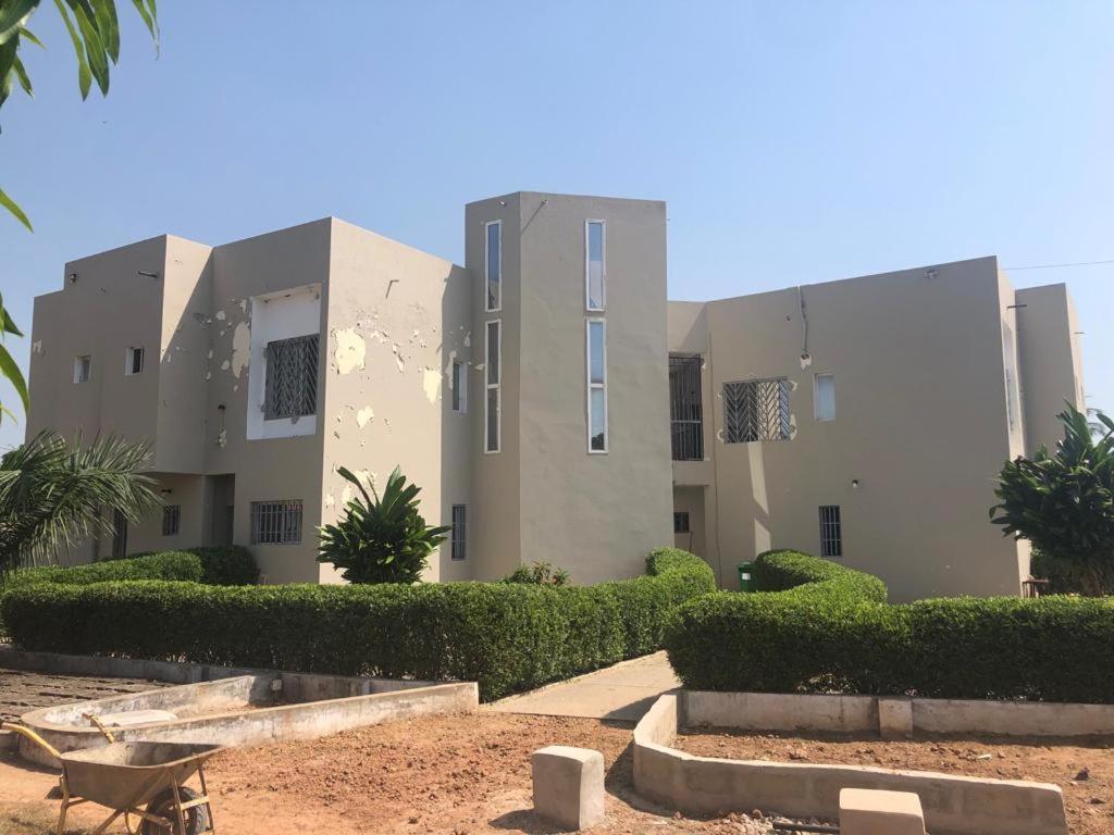 The White House Tujereng Apartment Banjul Exterior photo
